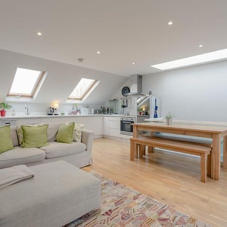 2 Bedroom Apartment Hammersmith Grove Sleeps 4 London Exterior photo